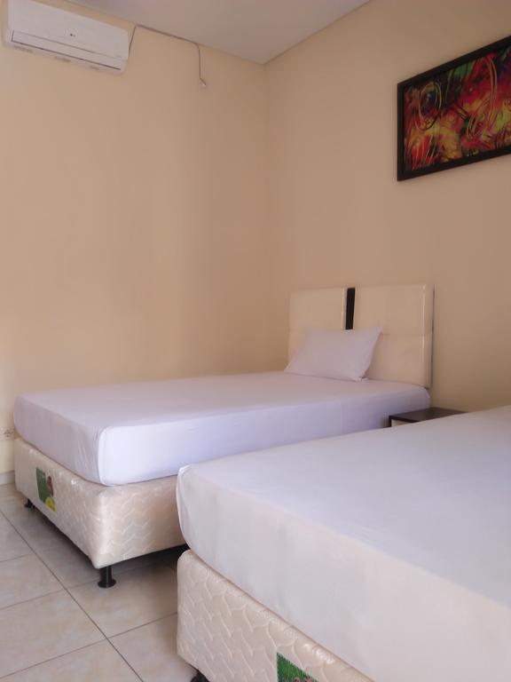 DeKa Homestay Mataram Eksteriør bilde